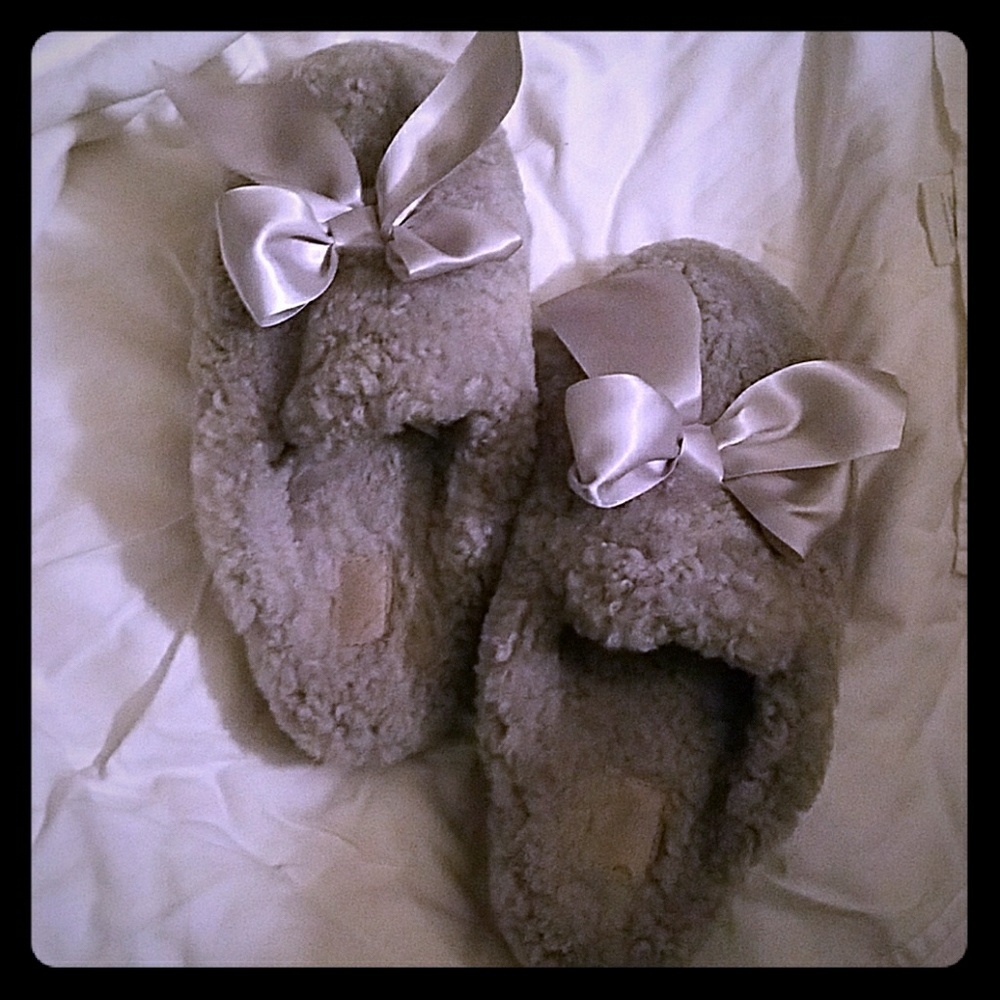 EUC UGG slippers sz. 8 Almost New